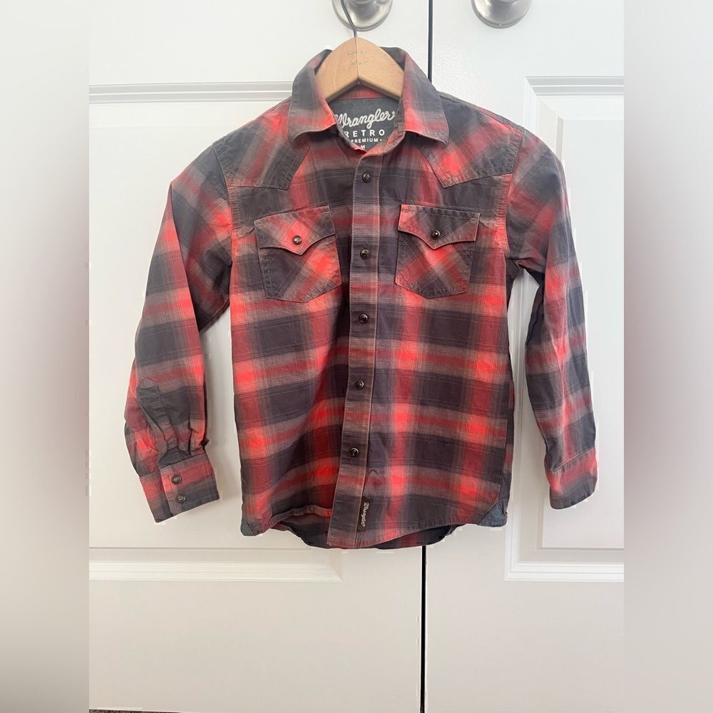 Wrangler Youth size Medium RETRO Premium long sleeve button up with snaps! NWOT